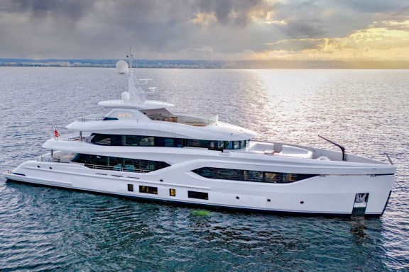 Luxury yacht EXTRA TIME for charter in Mallorca