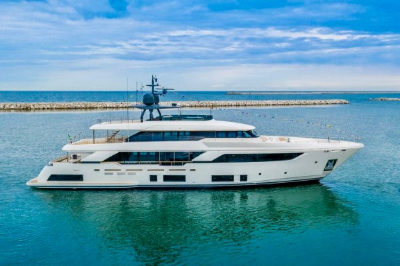 Luxury yacht KIKI V for charter in Mallorca