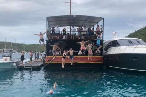 Review img # 64 of the yacht FOXY LADY