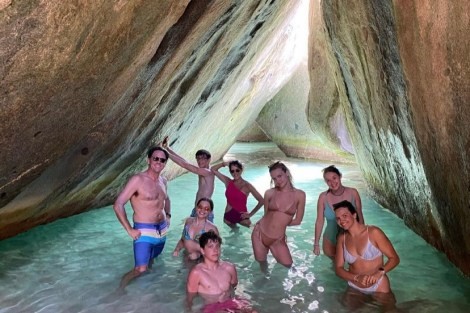 Review img # 39 of the yacht FOXY LADY