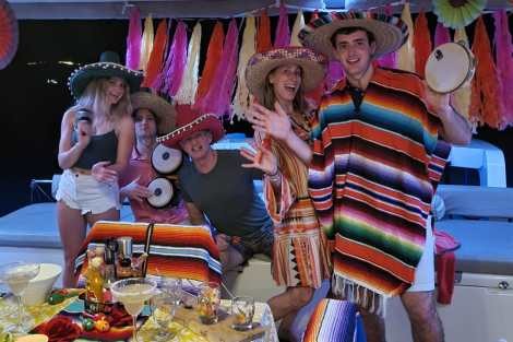 Review img # 30 of the yacht FOXY LADY