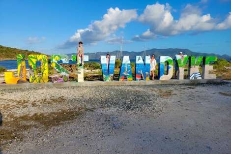 Review img # 34 of the yacht LIQUID ZEN