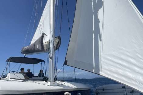 Review img # 2 of the yacht RAPSCALLION