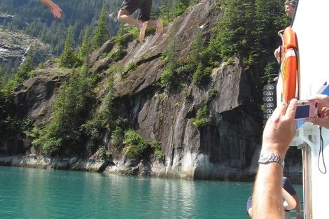 Review img # 2 of the yacht Snow Goose